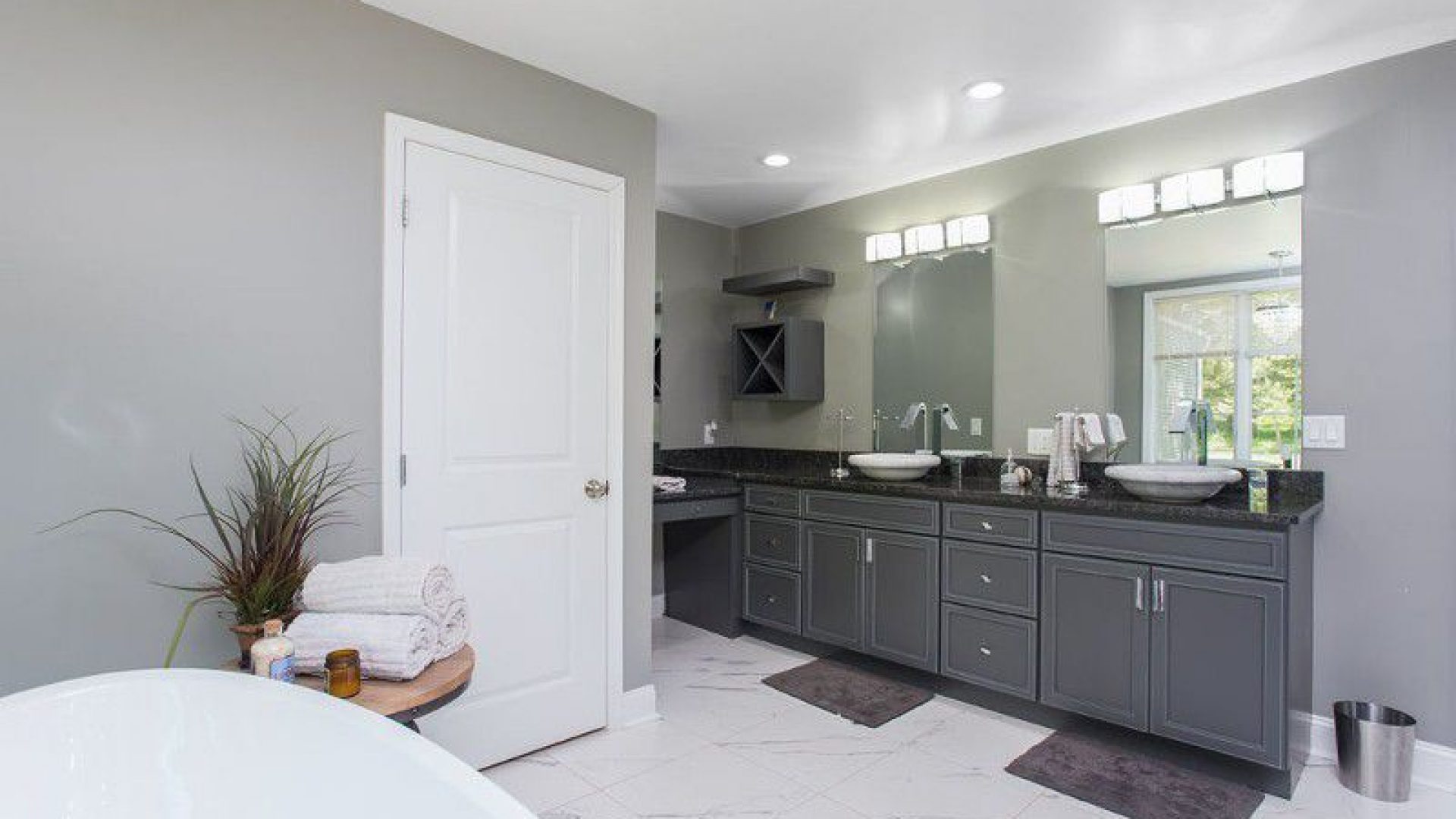 511 Lyons Mast Bath2